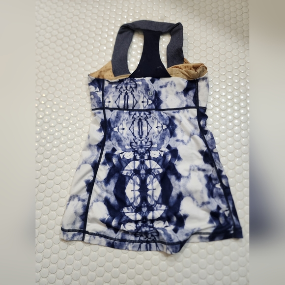 ✨🍋lululemon🍋 | Ink blot white deep indigo scoop neck tank - Picture 11 of 11